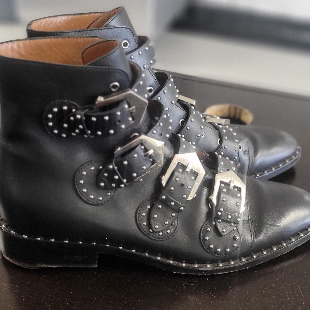 Boots - Picture 3 of 7